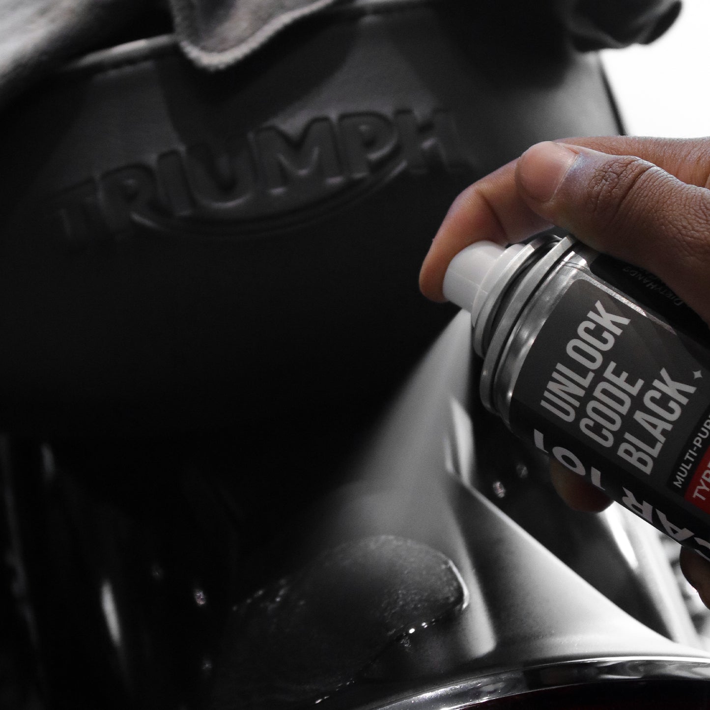 CAR101 Tyre & Trim Restorer Spray Coating