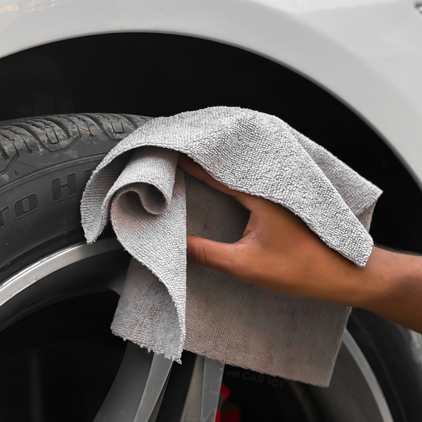 CAR101 Rip Rolls | 220 GSM Microfiber Towel Roll | 20 Units/Roll of tearable & reusable microfibre towels.